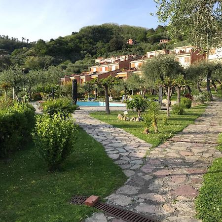 דירות לריצ'י La Casa Fra Gli Ulivi מראה חיצוני תמונה